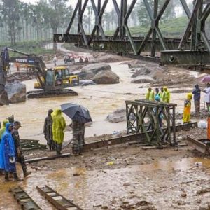 ബെ​യ്‌​ലി പാ​ല​ത്തി​ന്‍റെ നി​ര്‍​മാ​ണം അ​വ​സാ​ന​ഘ​ട്ട​ത്തി​ല്‍; ഉ​ച്ച​യ്ക്ക് മു​മ്പ് പൂ​ര്‍​ത്തി​യാ​കു​മെ​ന്ന് സൂ​ച​ന